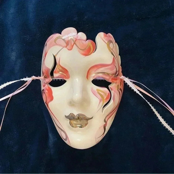 Beautiful Vintage Mardi Gras Ceramic Masks W/ 1 Signed New Orleans - Picture 7 of 9